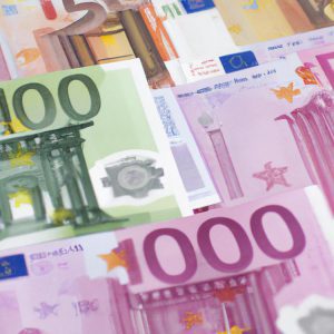 Przelew bankowy a koszty - jak uniknąć niepotrzebnych opłat?
