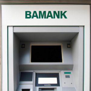 Wypłata gotówki z bankomatu - co powinieneś wiedzieć?